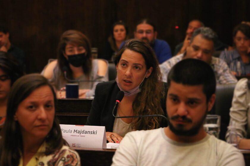 Sesión en el Concejo Deliberante de Morón. Paula Majdnsaki.