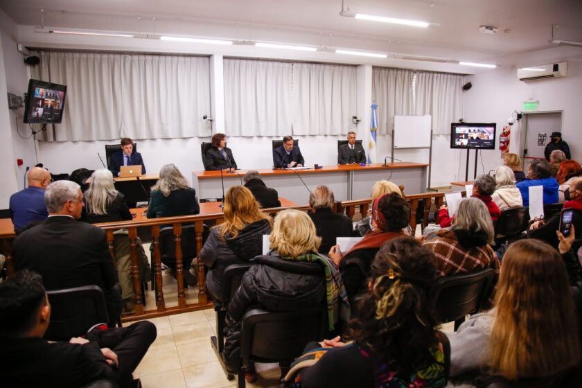 El tribunal dando la sentencia en el juicio de Campo de Mayo