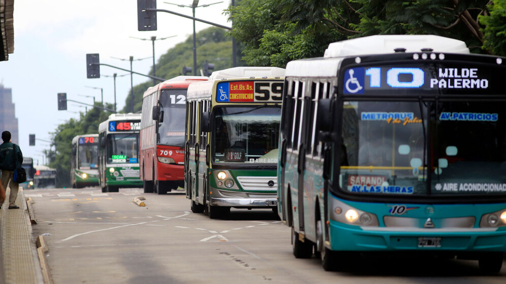 Sin soluciones a la vista: Siguen los reclamos de los colectivos en el ...