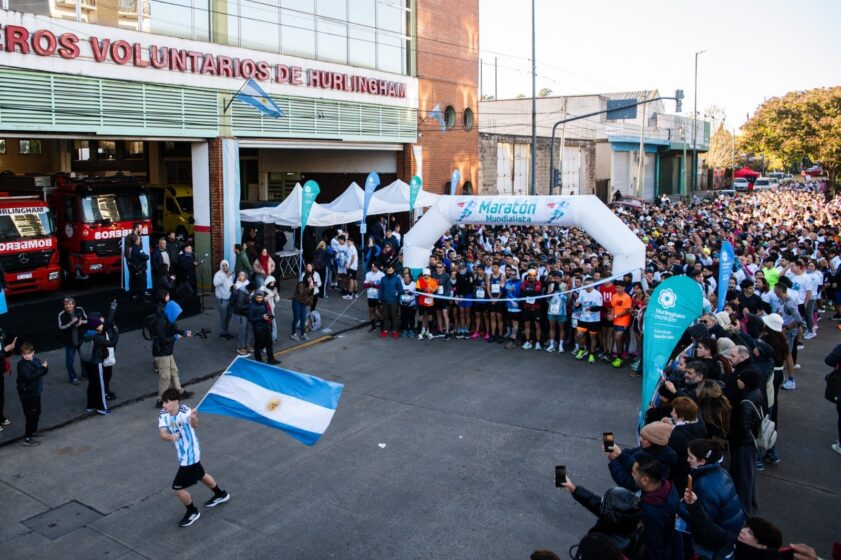Punto de largada de la maratón frente al cuartel de bomberos